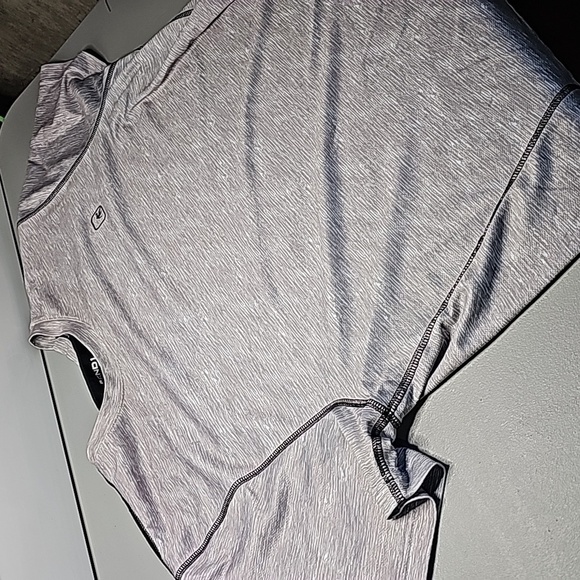 And1 silver and black XL athletic short sleeve shirt - Picture 5 of 7